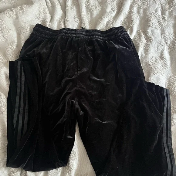 Women’s black velvet adidas pants - Picture 3 of 4